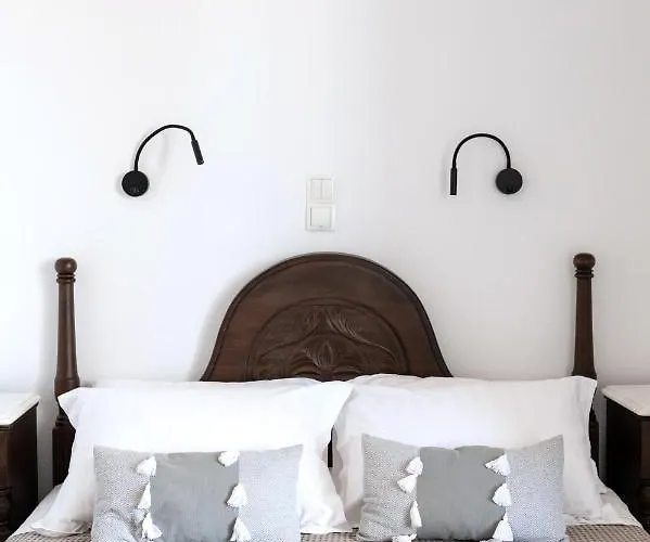 Sea Lilies Plaka (Naxos)