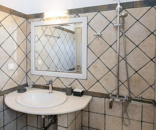 Sea Lilies Aparthotel 4*